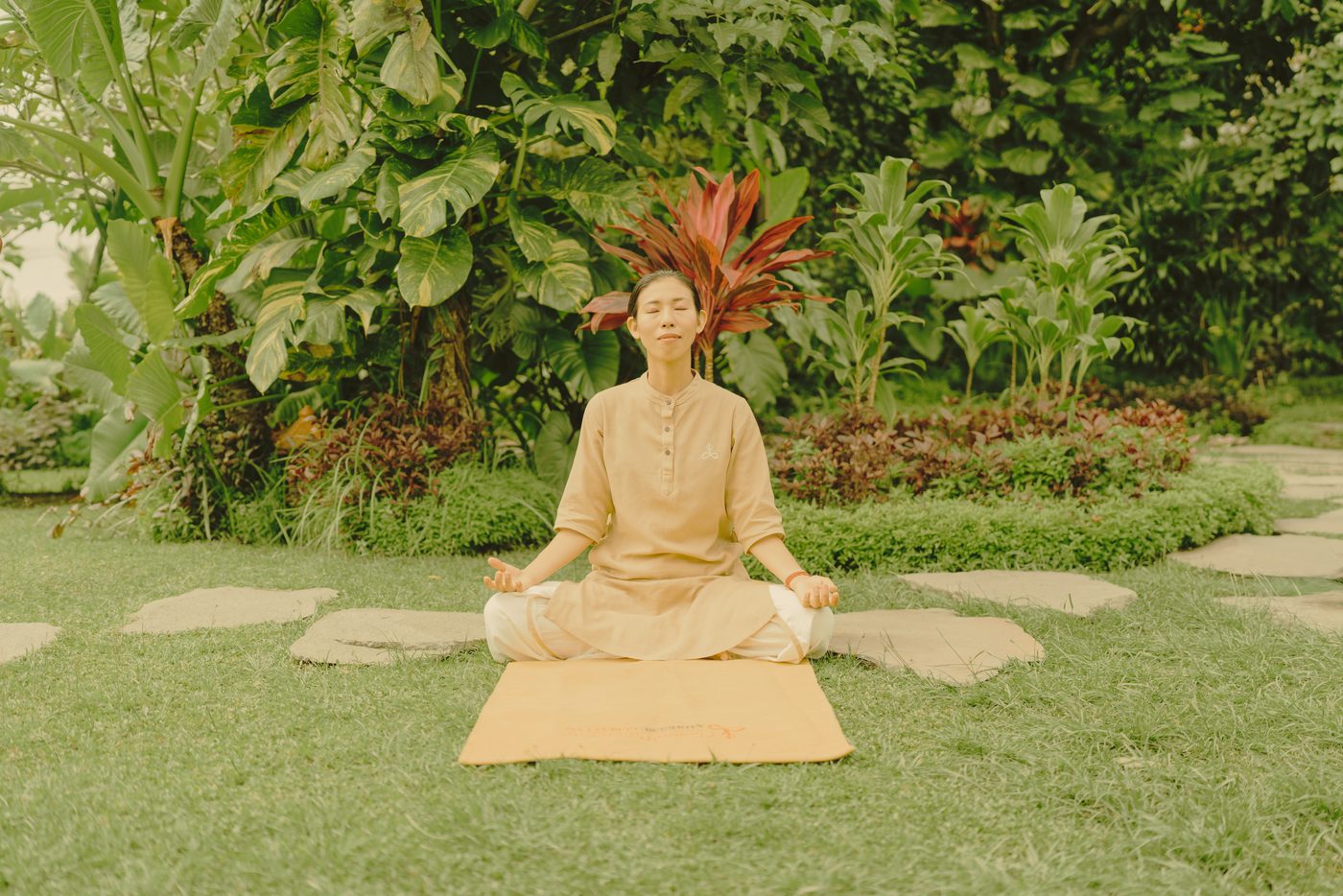 Setsuko Hata practising hatha yoga