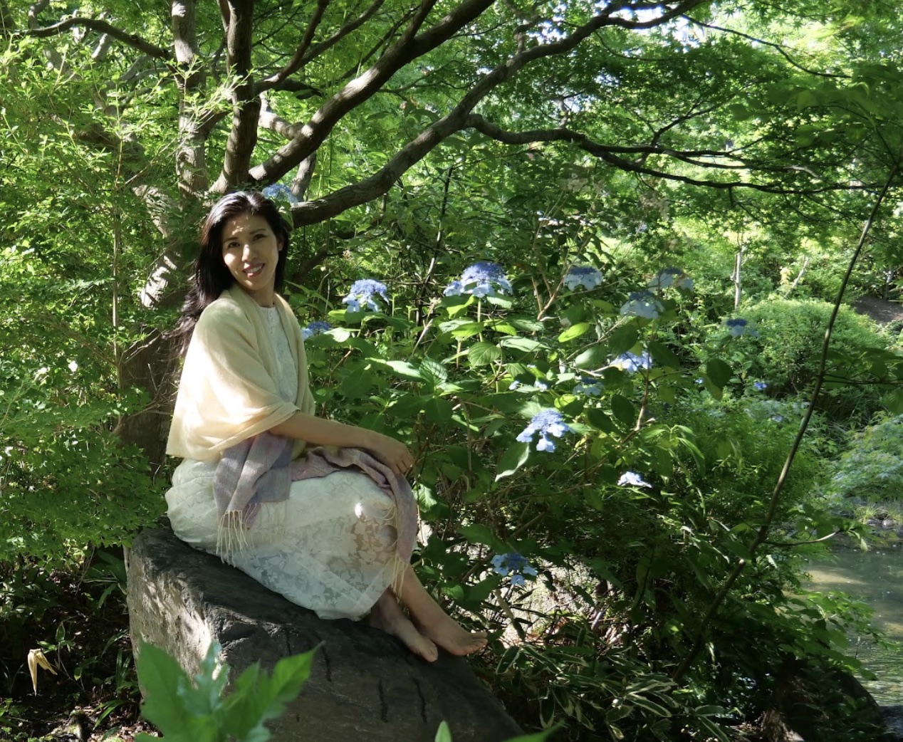 Setsuko Hata in a garden
