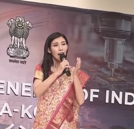 Setsuko Hata performing in India