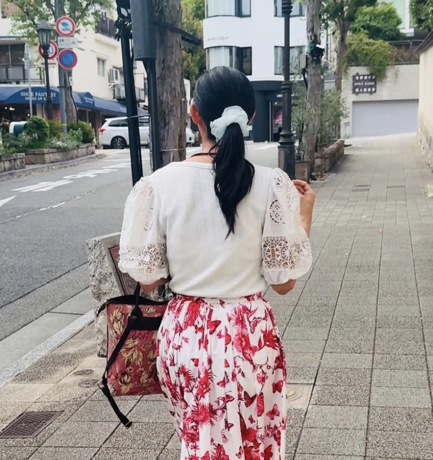 Setsuko Hata walking in Kobe